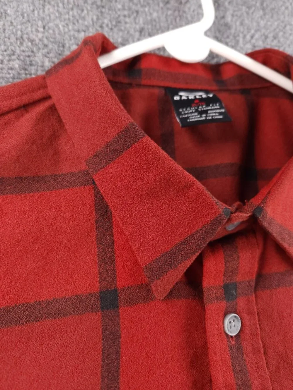 Oakley Outdoors Shirt Red Plaid Pockets Regular XL Long Sleeve Chest Logo Men
